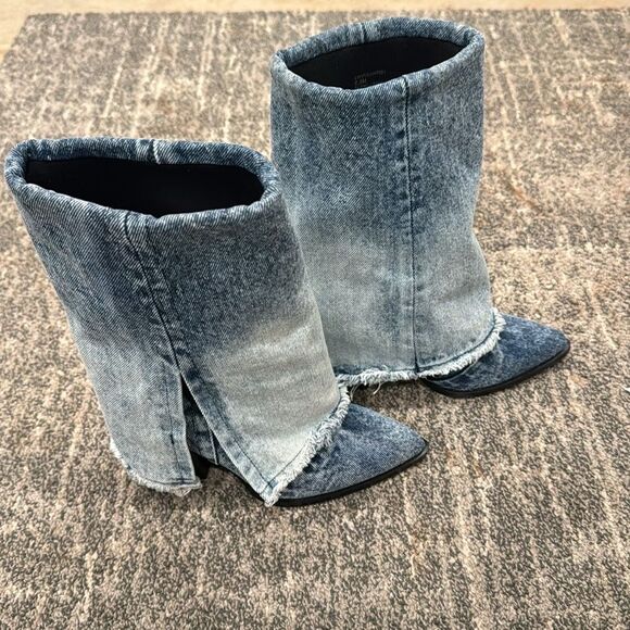 Steve Madden Women's Livvy Distressed Denim Fold-Over Cuffed Cowboy Boots 6.5 - Picture 3 of 12